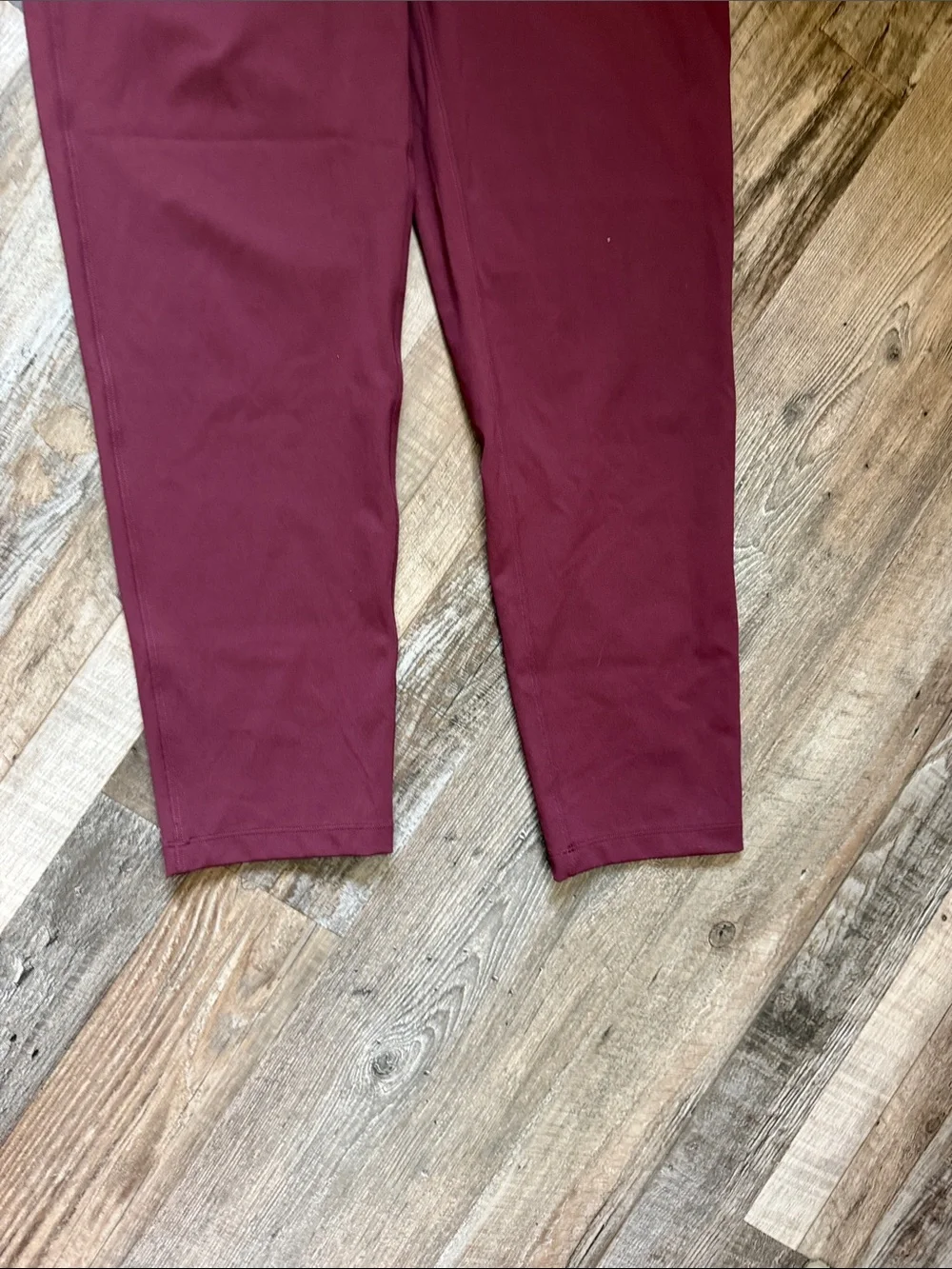 Lululemon athletica Women’s Burgundy Drawstring Joggers Sz 4- very nice cond.